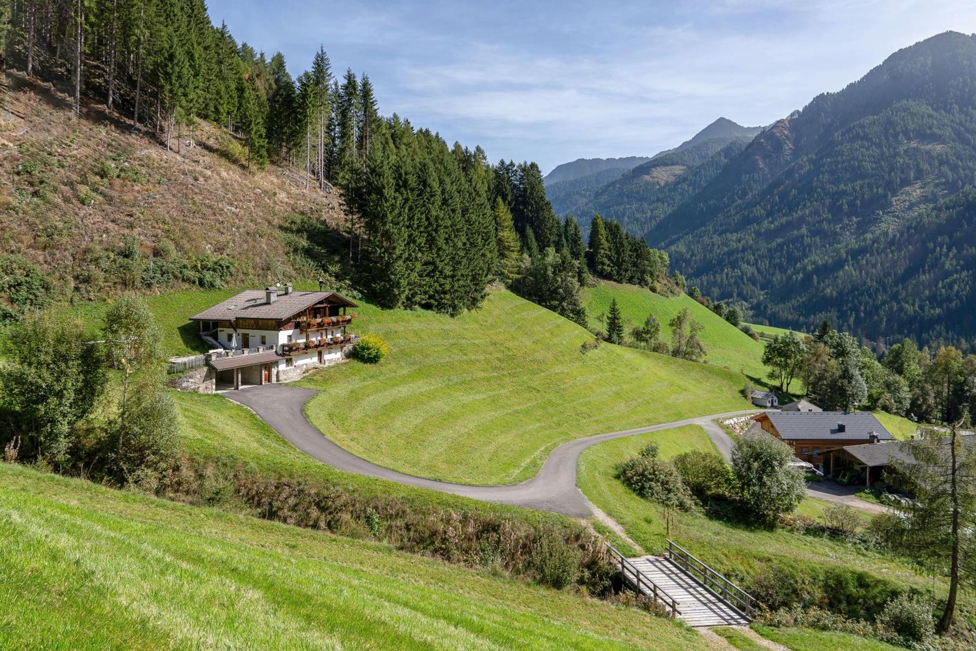 Grossgasteigerhof Apartment Selva dei Molini Bagian luar foto