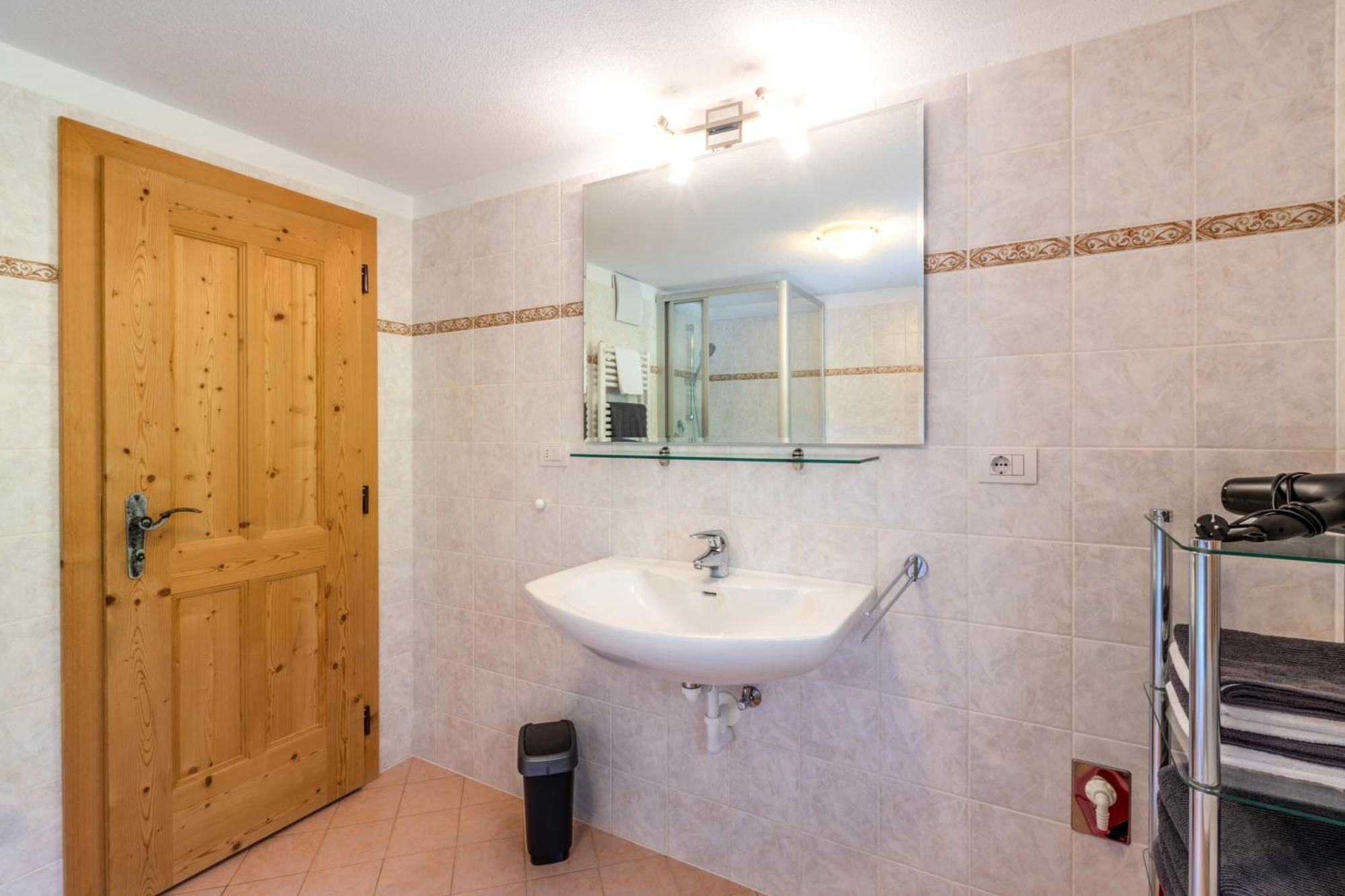 Grossgasteigerhof Apartment Selva dei Molini Bagian luar foto