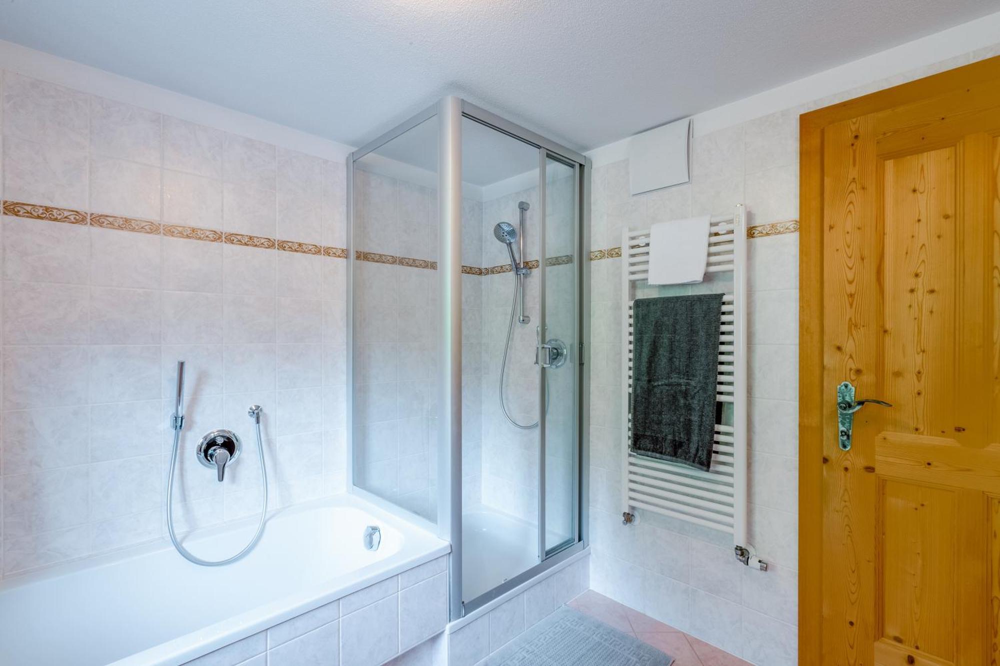 Grossgasteigerhof Apartment Selva dei Molini Bagian luar foto